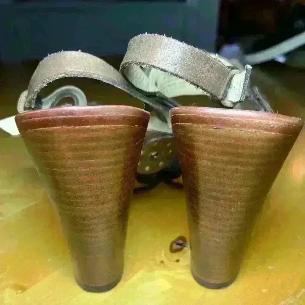 Michael Kors Studded Leather Sandals Heel Buckle Straps Chunky 90s Y2K Women’s 7 - Picture 6 of 9